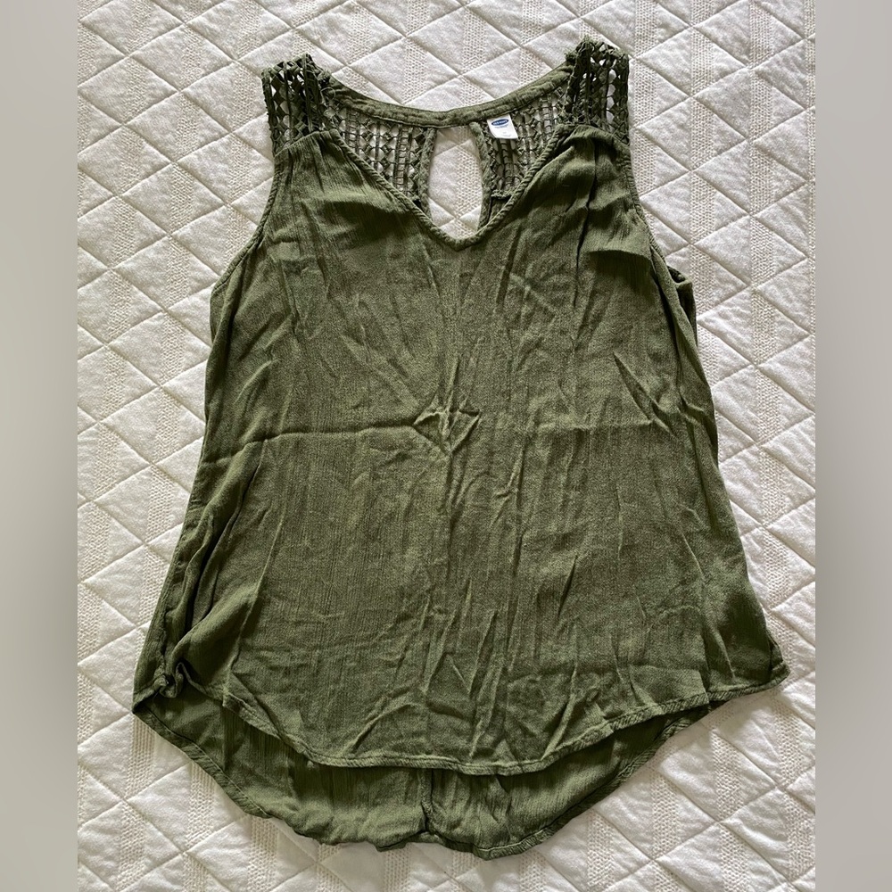 Old Navy Women’s M green sleeveless blouse